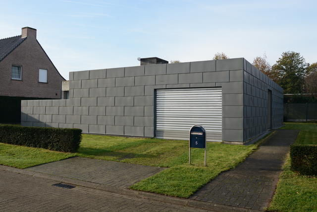 <p>Arch.  Dessauvvage - Mohammedi
<br />Gevelbekleding in VM-zinc Quartz; dikte 0,8 mm</p><br/><b><a href='/realshow/6975'>Brugge, Moutstraat 5</a></b>
