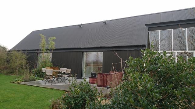 <p>Architect Wim Goes
<br />Hanggoten op maat  VM-zinc Anthra  dikte 1 mm
<br />Gevelbekleding  sinus-profiel VM-zinc Anthra dikte 1 mm
<br />Zadeldak met knik  sinus-profiel VM-zinc Anthra dikte 1 mm</p><br/><b><a href='/realshow/7334'>Hansbeke, Warandestraat 9a</a></b>