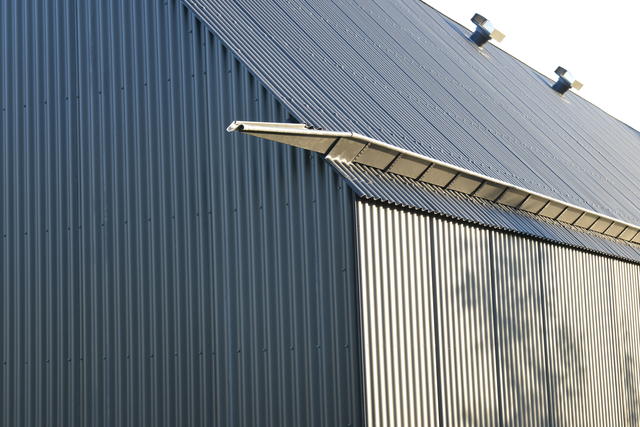 <p>Architect Wim Goes
<br />Hanggoten op maat  VM-zinc Anthra  dikte 1 mm
<br />Gevelbekleding  sinus-profiel VM-zinc Anthra dikte 1 mm
<br />Zadeldak met knik  sinus-profiel VM-zinc Anthra dikte 1 mm</p><br/><b><a href='/realshow/7334'>Hansbeke, Warandestraat 9a</a></b>