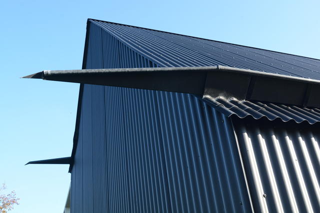 <p>Architect Wim Goes
<br />Hanggoten op maat  VM-zinc Anthra  dikte 1 mm
<br />Gevelbekleding  sinus-profiel VM-zinc Anthra dikte 1 mm
<br />Zadeldak met knik  sinus-profiel VM-zinc Anthra dikte 1 mm</p><br/><b><a href='/realshow/7334'>Hansbeke, Warandestraat 9a</a></b>