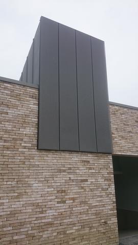<p>MarS Architecten
<br />Bakgoot Quartz dikte 1 mm
<br />Gevelbekleding staande naad VM-zinc Quartz dikte 0,8 mm
<br />Dakbekleding staande naad VM-zinc Quartz - dikte 0,8 mm</p><br/><b><a href='/realshow/7378'>Perk-Steenokkerzeel, Van Steelantstraat 6</a></b>