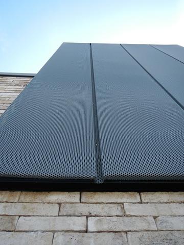 <p>MarS Architecten
<br />Bakgoot Quartz dikte 1 mm
<br />Gevelbekleding staande naad VM-zinc Quartz dikte 0,8 mm
<br />Dakbekleding staande naad VM-zinc Quartz - dikte 0,8 mm</p><br/><b><a href='/realshow/7378'>Perk-Steenokkerzeel, Van Steelantstraat 6</a></b>